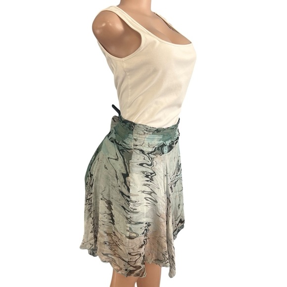 To the Max Handkerchief  Marble Silk Skirt - Picture 5 of 9